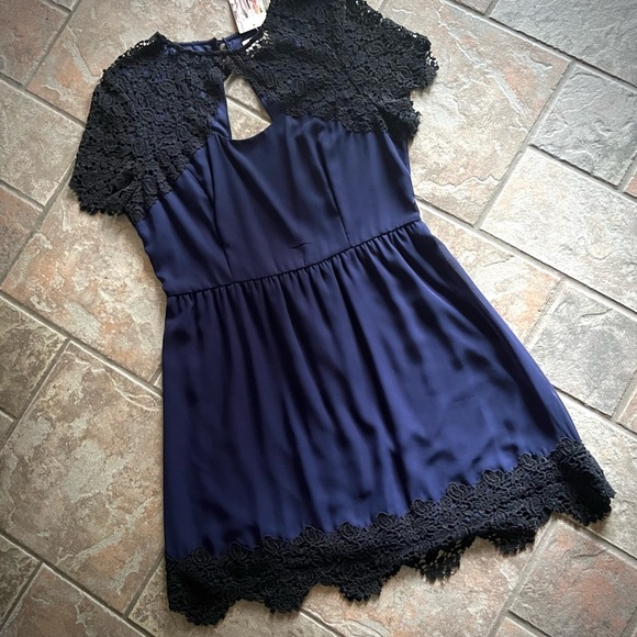 ⭐️BOGO FREE⭐️ URBAN OUTFITTERS Pins and Needles Navy and black NWT size L - Picture 6 of 14